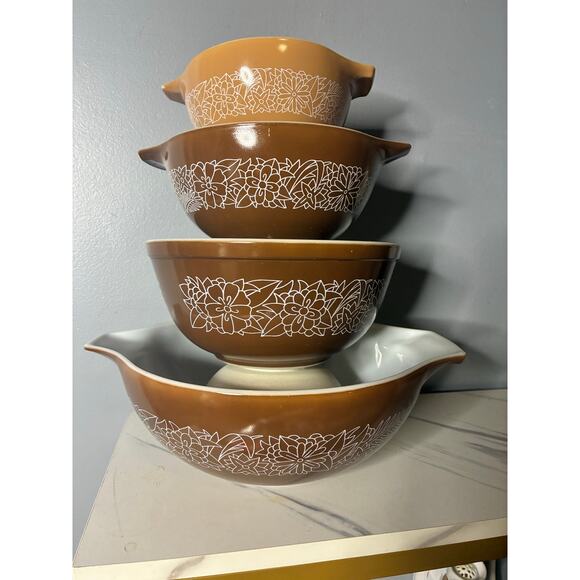Vintage Pyrex Brown Floral Cinderella Mixing Bowl Set (4-Piece) – No Chips - Picture 4 of 16